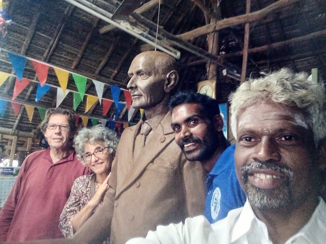 Alan, Aliza, Paul Harris (in clay), MFA student and Munusamy. Photo by V.K. Munusamy.