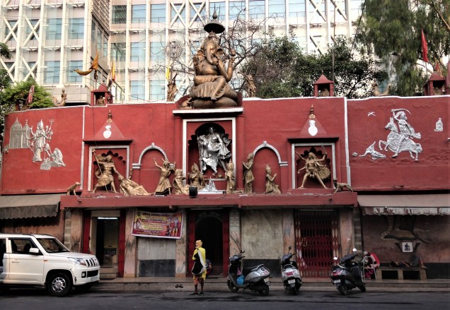 Kali temple open for early morning worship, New Delhi