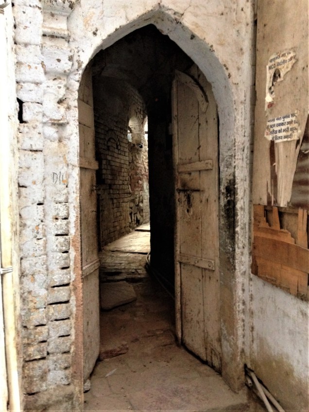 Narrow alleyway in Pahar Ganj, Delhi