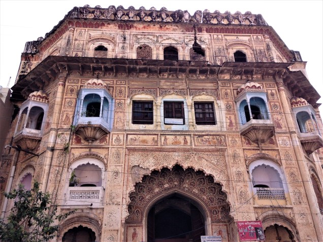 Front of magnificent old mansion on the way to Ma Anandamayi Ashram, Kankhal, Haridwar.