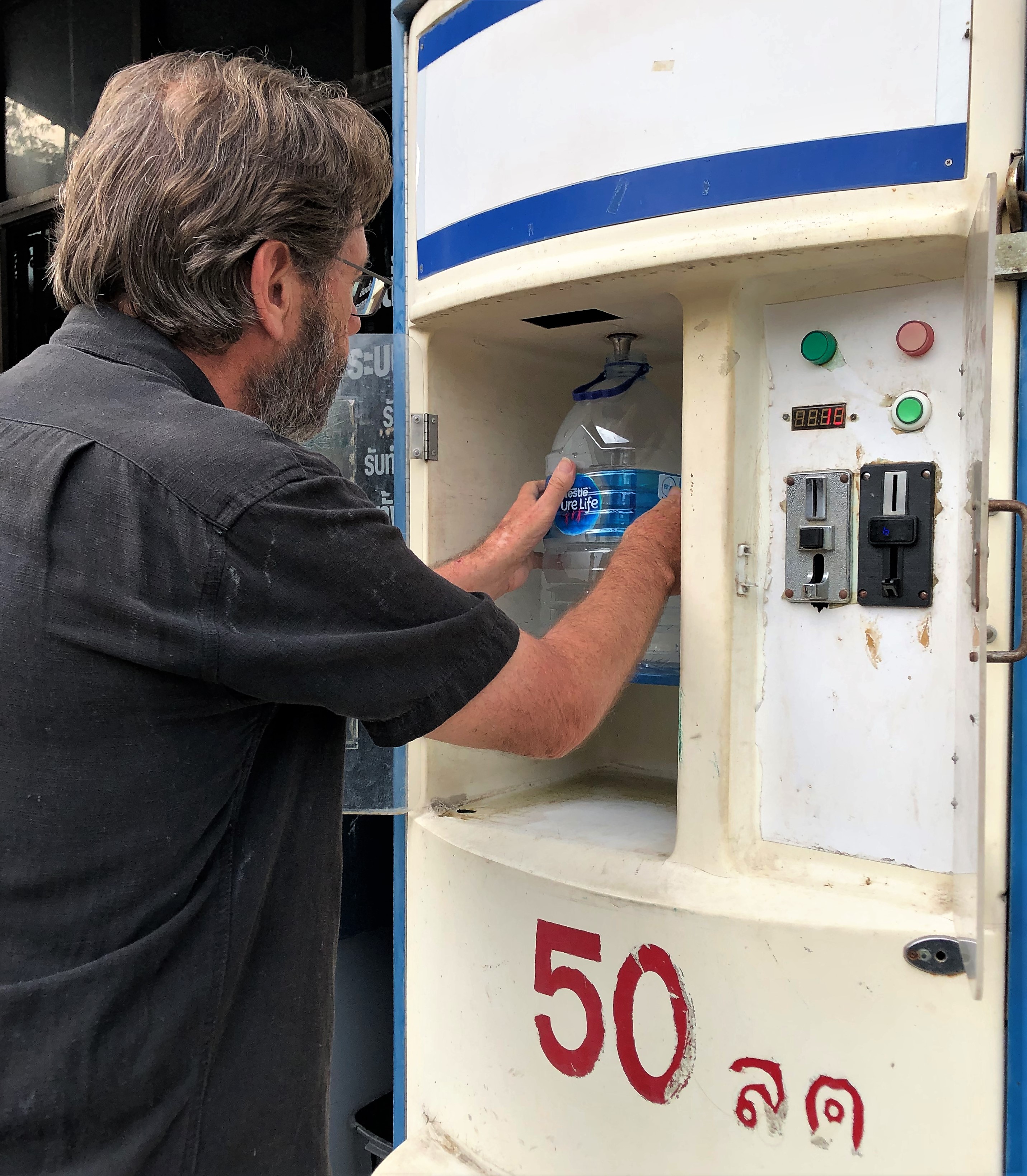 Buying filtered drinking water in Chiang Mai